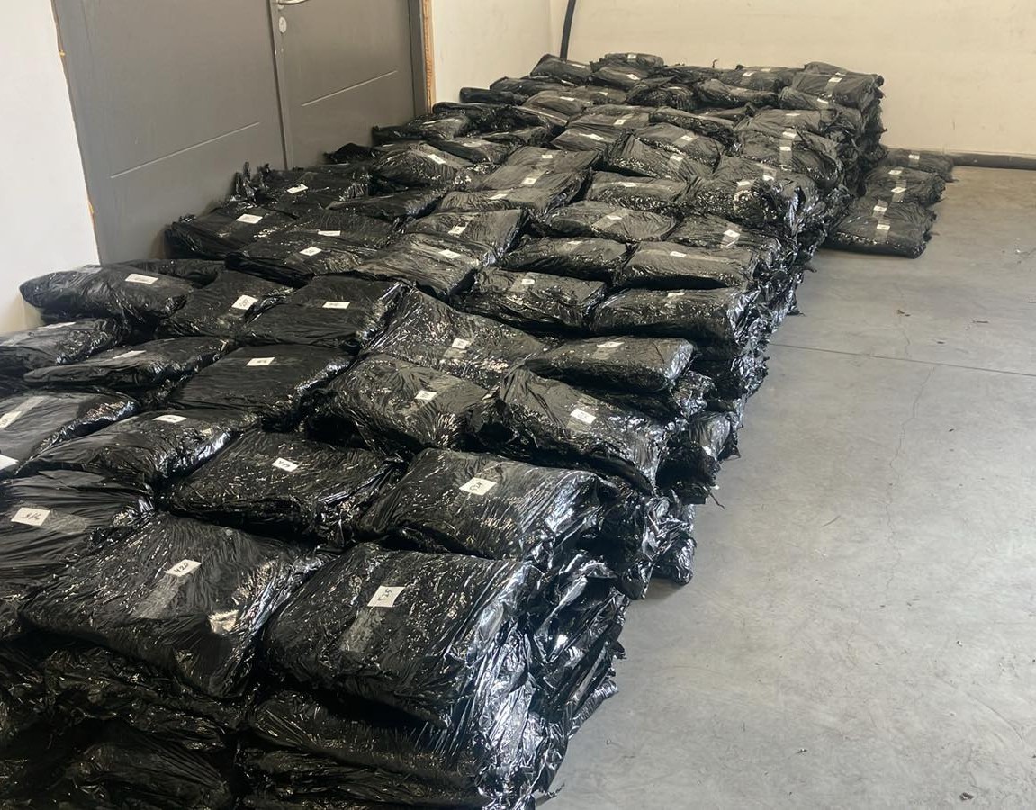 Türkiye’ye sokulmak istenen 739 kilo esrar sınırda yakalandı