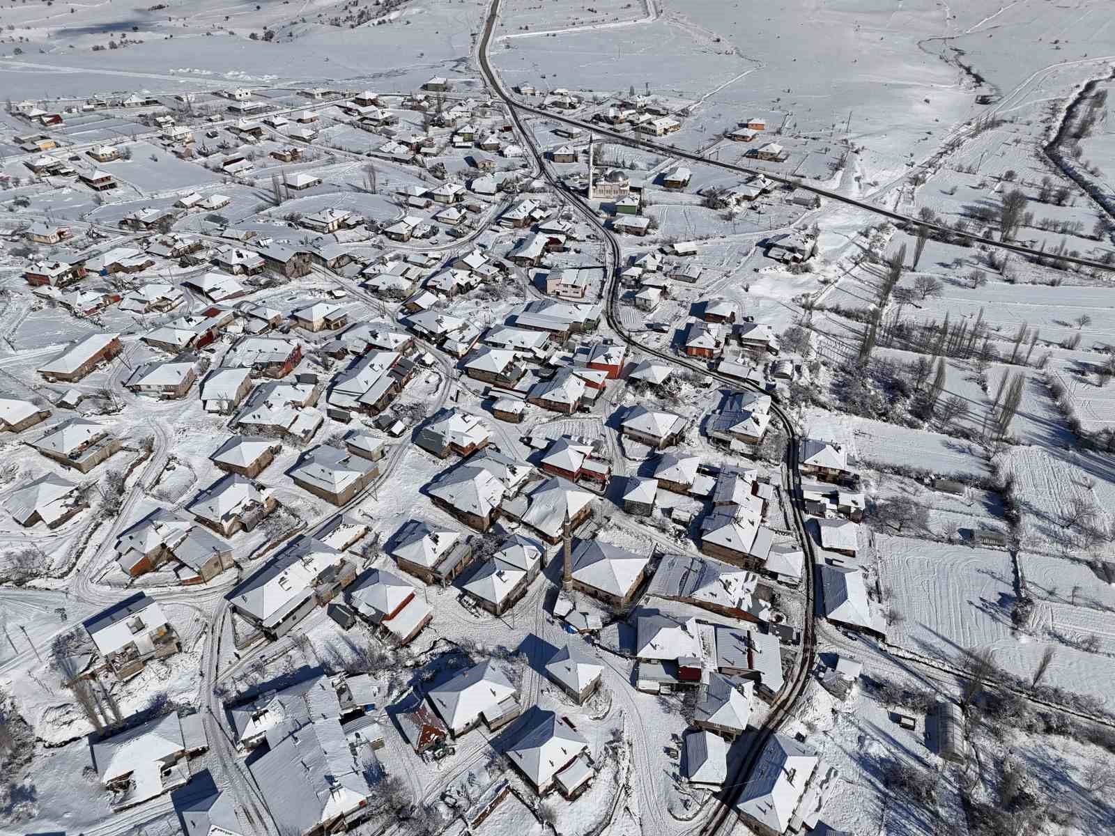 Uşak’ta kartpostallık kar manzaraları