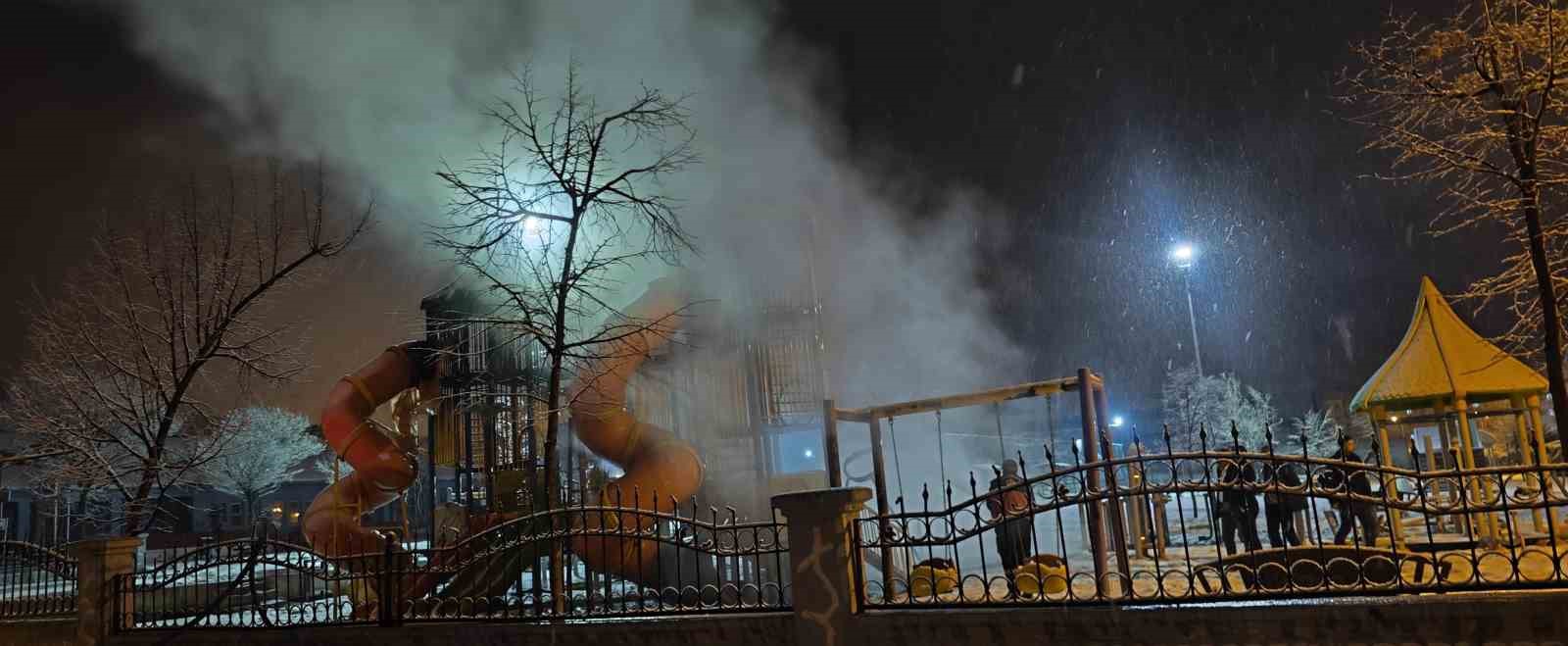 Van’da çocuk parkını yaktılar