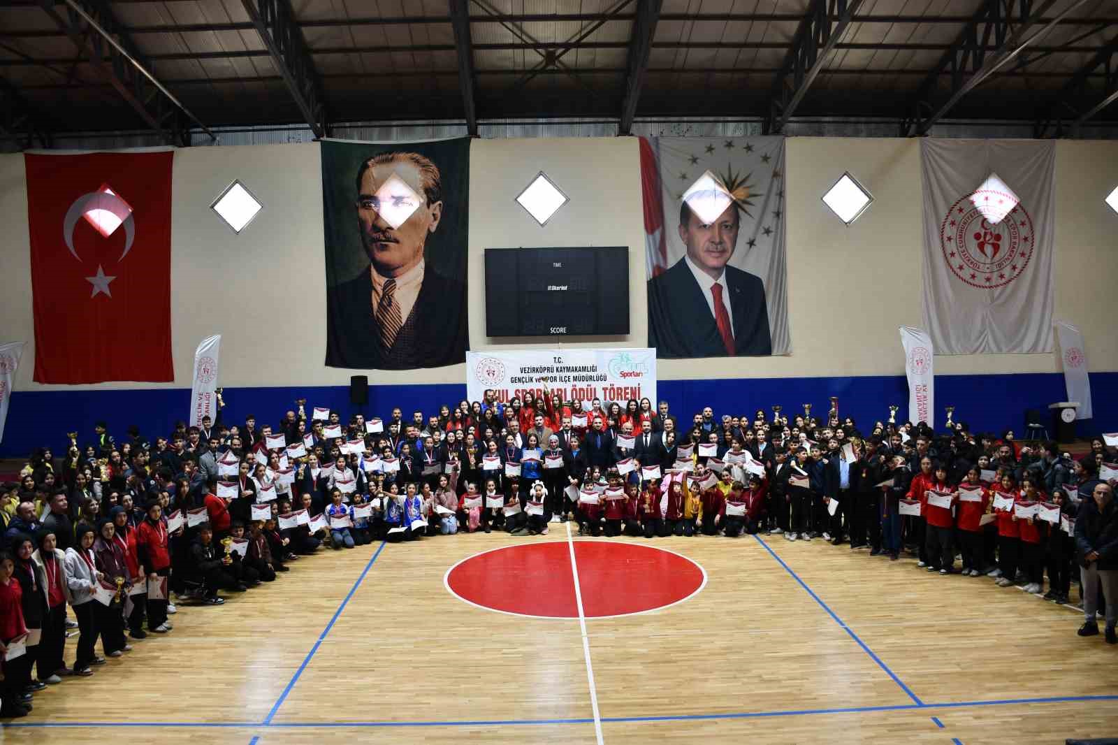 Vezirköprü’de okul sporlarında ödül heyecanı