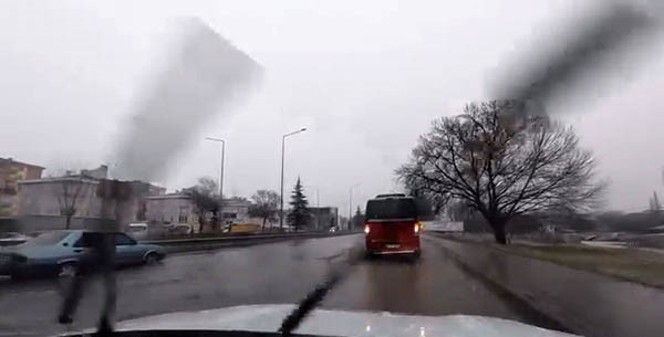 Yağış sonrası çevre yolu ’göle’ döndü, bazı araçlar yolda kaldı