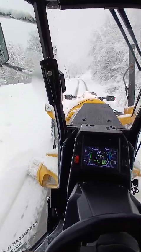 Zonguldak’ta ulaşıma kapanan 95 köy yolunu açma çalışmaları sürüyor