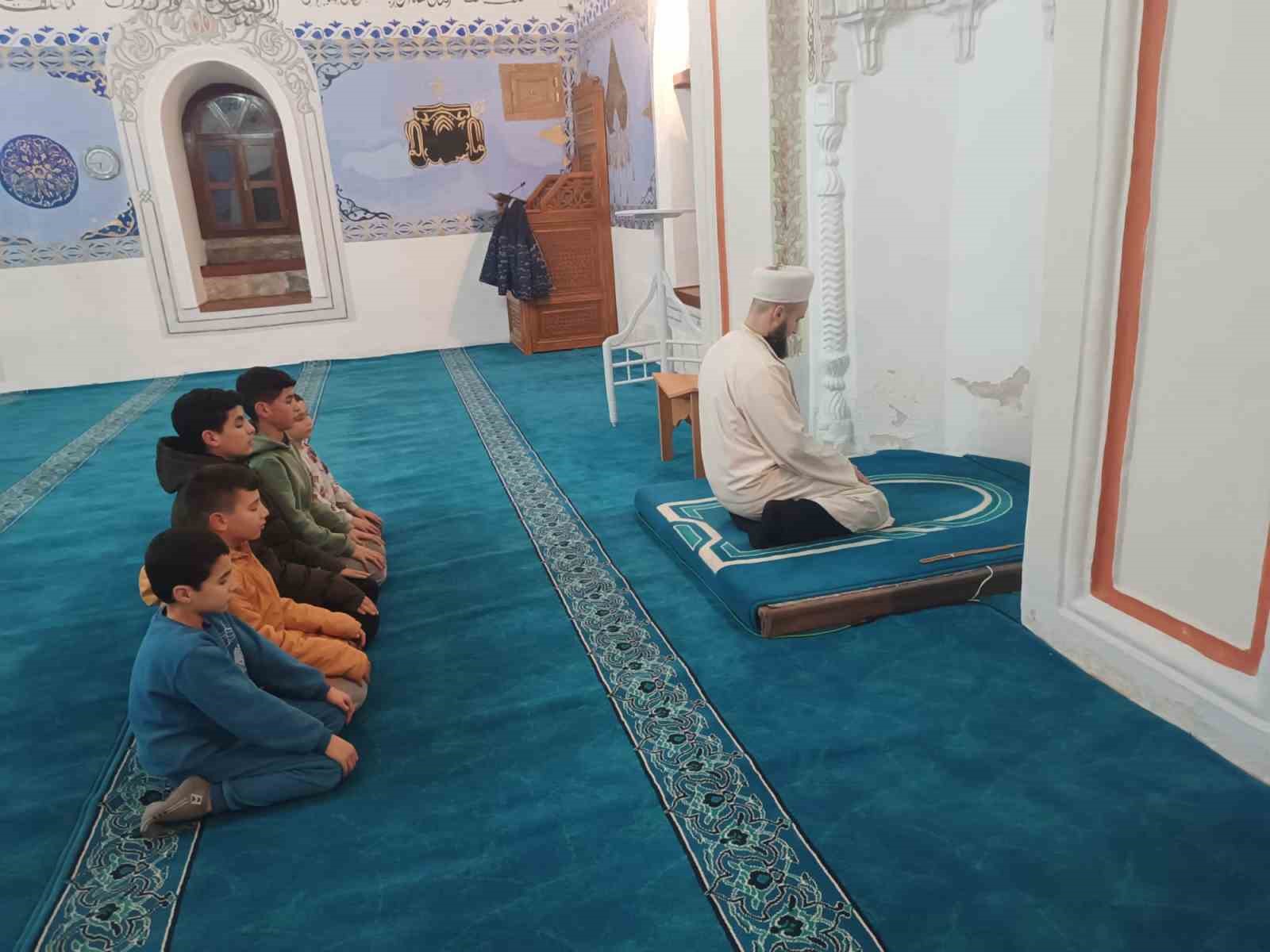 Sivrihisar Kurşunlu Camii’nde çocuklara örnek teşvik