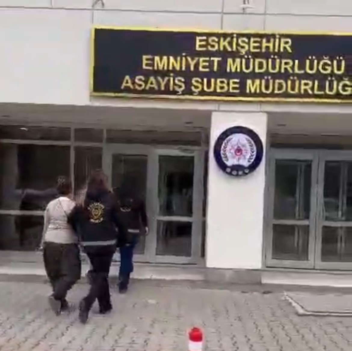 Evden 32 bin TL’lik hırsızlık yapan şahıslar yakalandı
