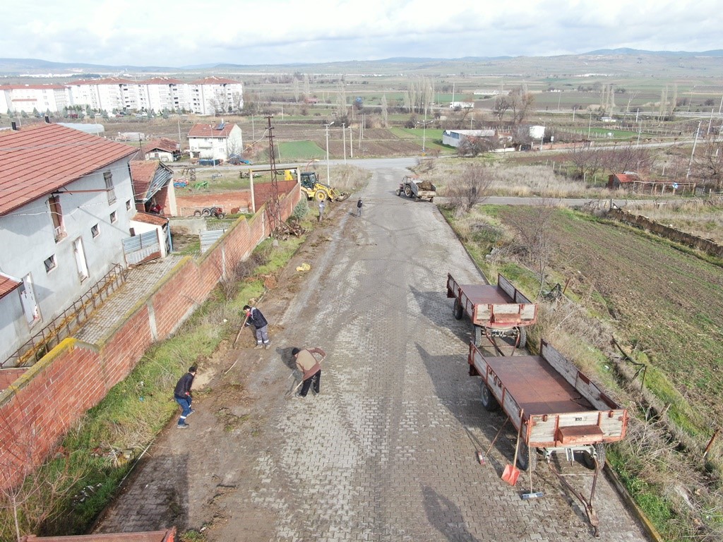 İnönü’de yol tamiri ve temizlik çalışmaları sokak sokak devam ediyor