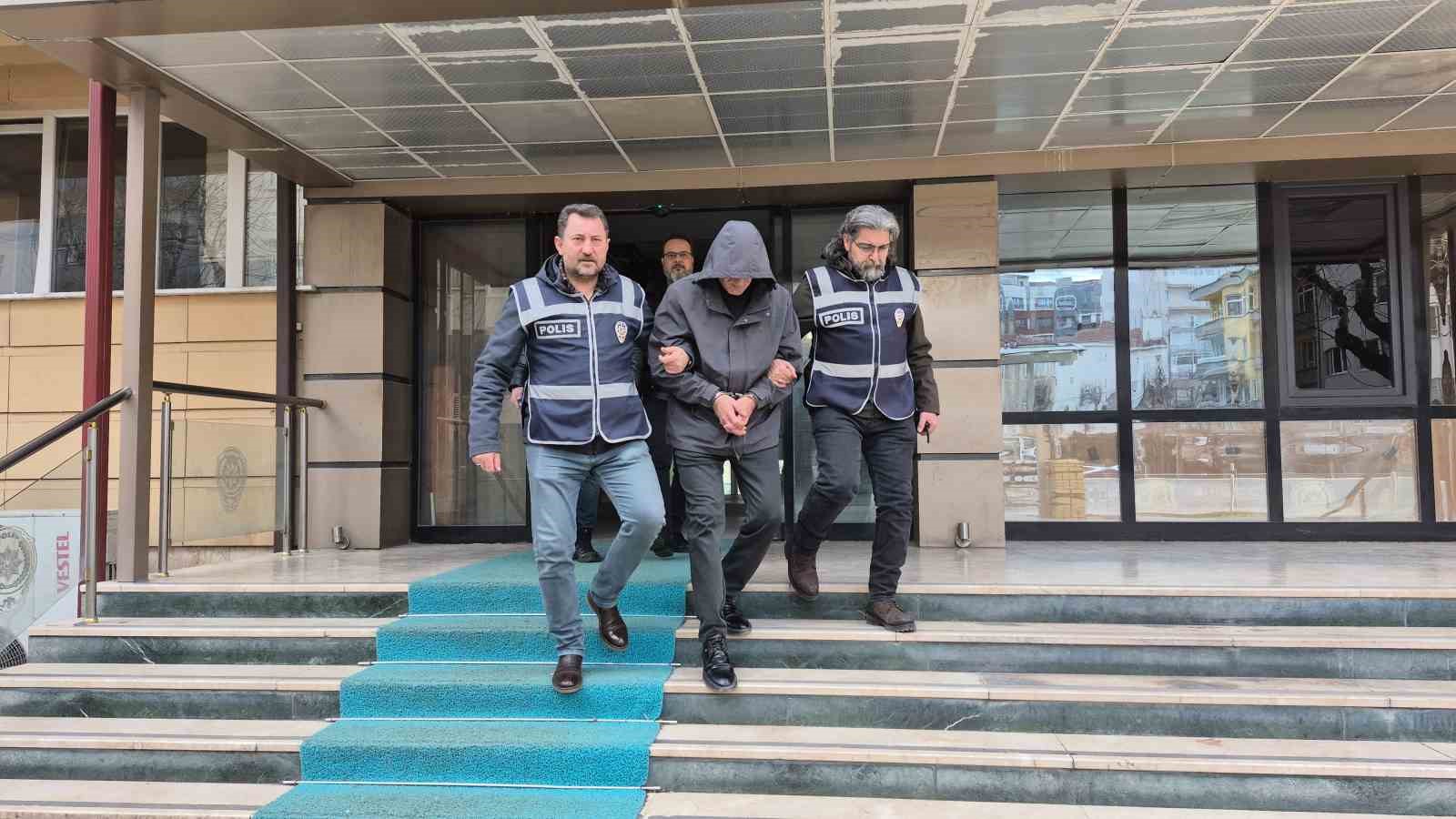 Eskişehir’de 59 suçtan aranan ve 74 yıl hapis cezası olan şahıs yakalandı