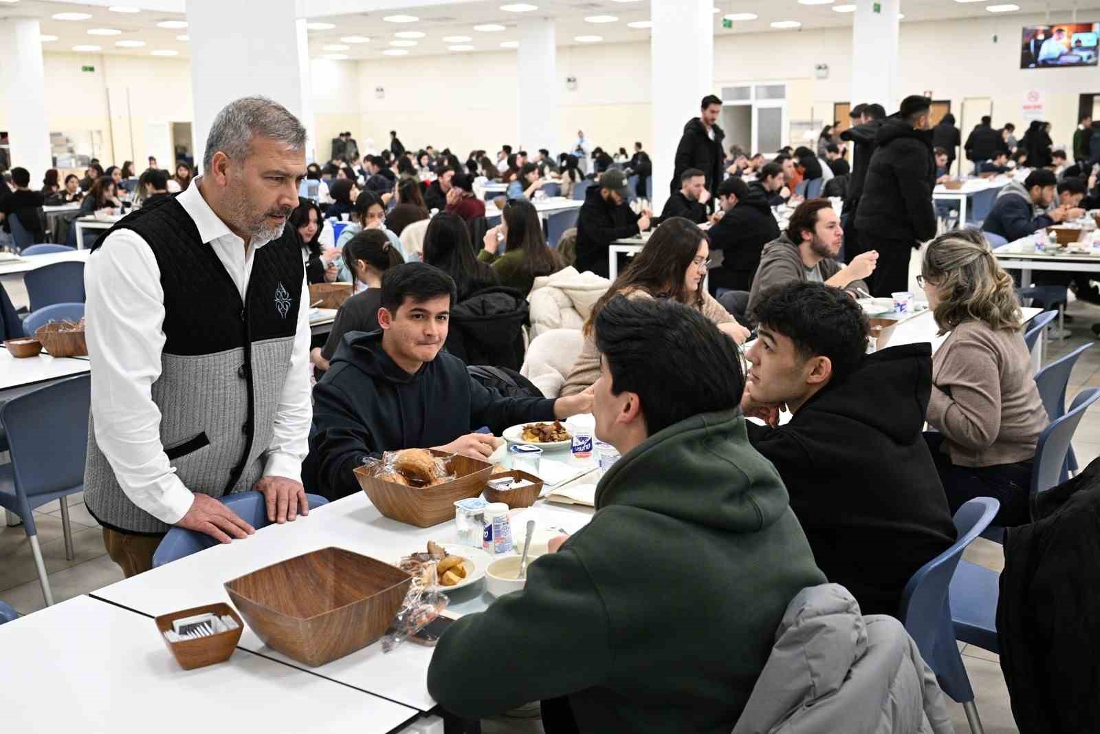 Anadolu Üniversitesi’nde ilk iftar heyecanı