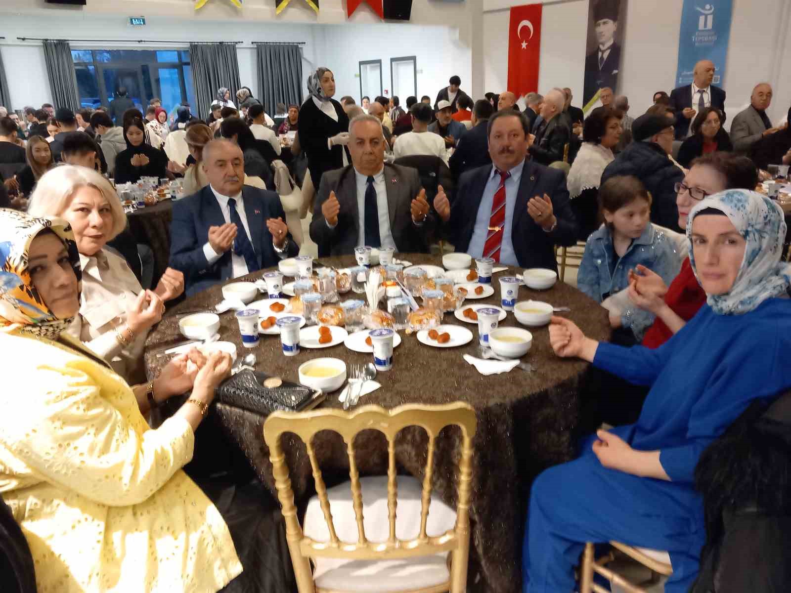 Şehit aileleri ve gaziler iftar sofrasında buluştular