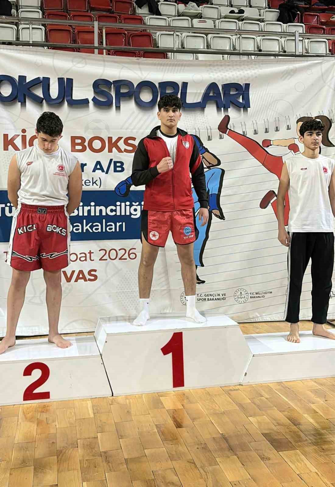 Liseli kick boks sporcusu Türkiye şampiyonu oldu