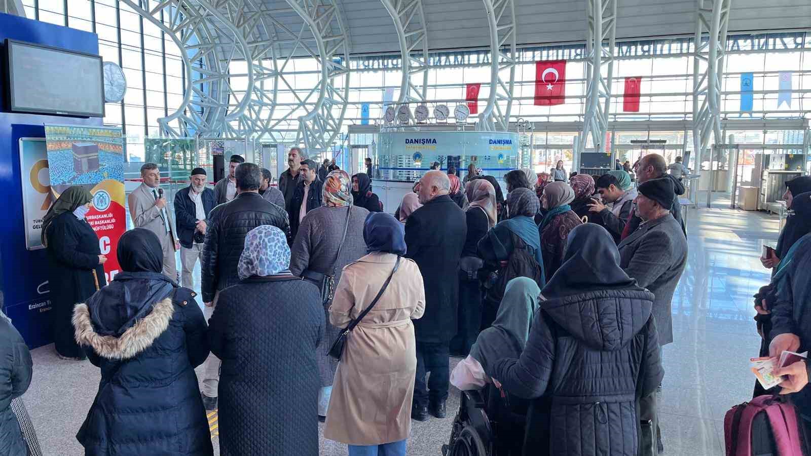 Erzincan’dan umre yolcuları dualarla uğurlandı