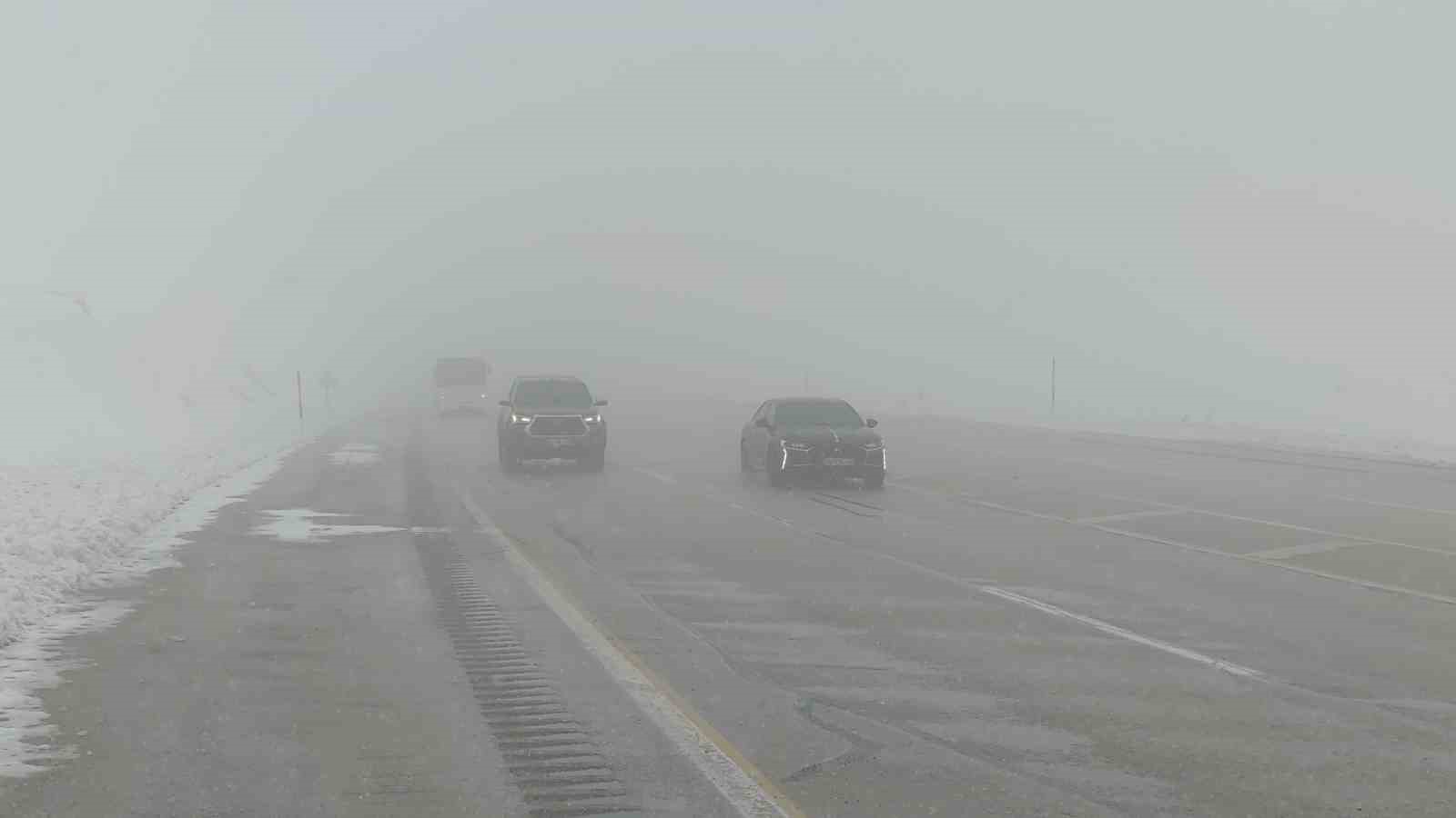 Van’da sis ve kar yağışı yüksek kesimlerde etkiliyor