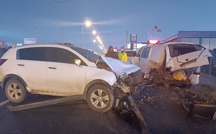 Bafra’da otomobil minibüse çarptı: 1 yaralı