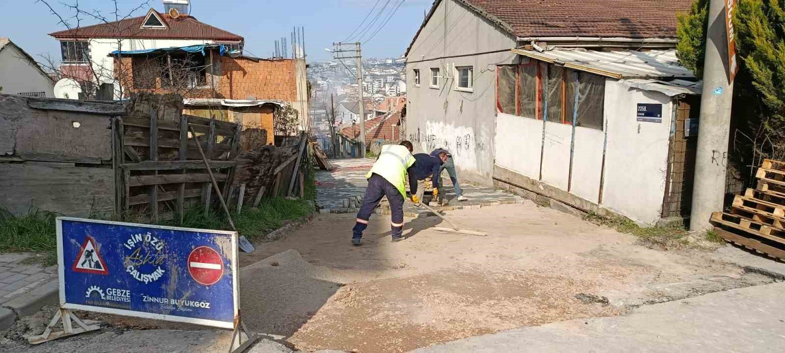 Gebze’de 3 sokakta parke ve bordür çalışması yapıldı