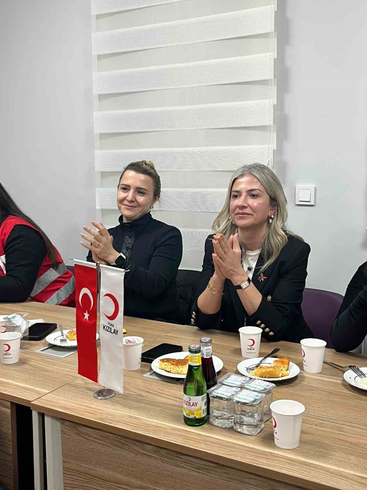 Kars’ta Kızılay’dan üniversite öğrencilerine "Anne Eli" iftarı