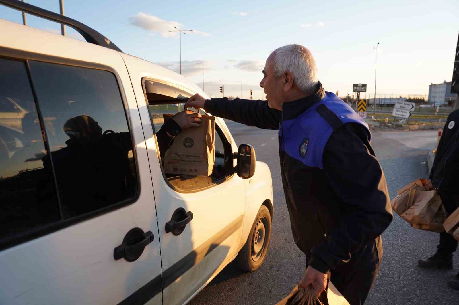 Kahta Belediyesi’nden iftara yetişemeyenlere kumanya desteği
