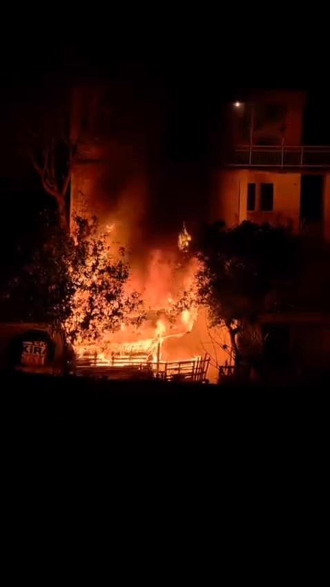 Baraka alevlere teslim oldu