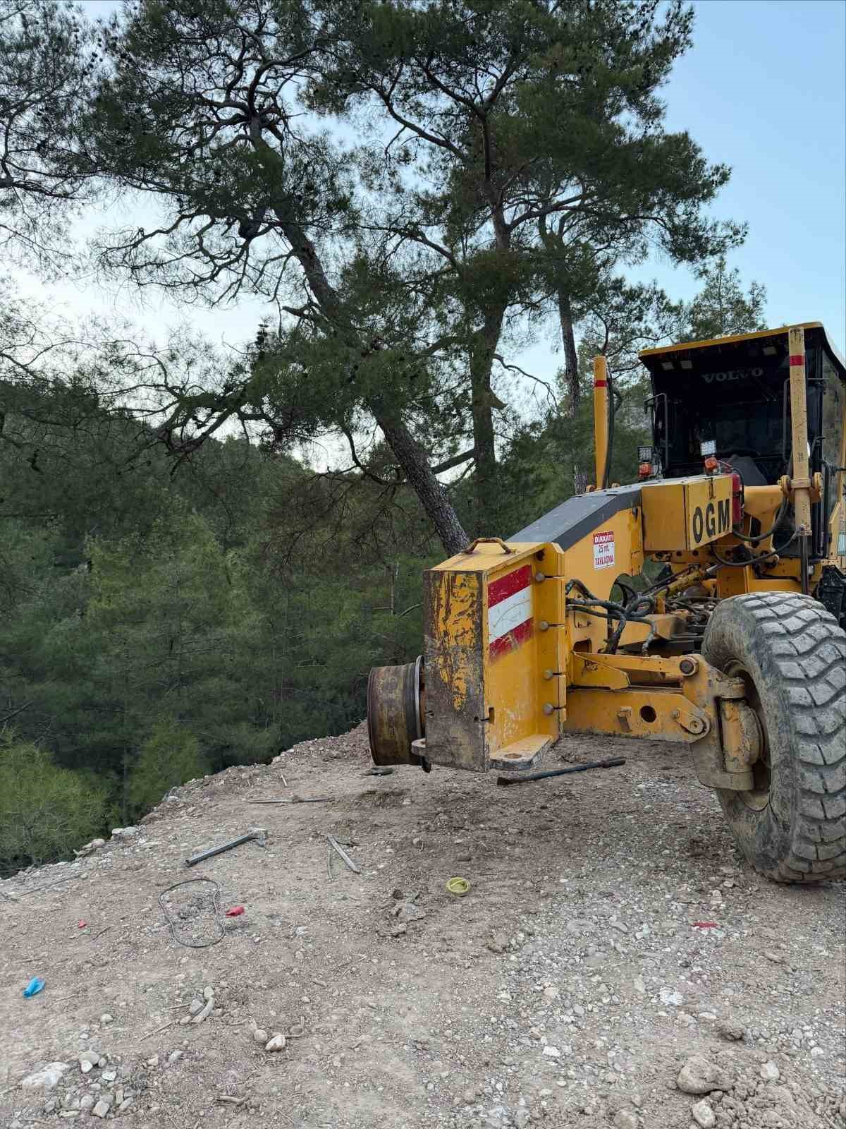 Aşırı basınçla fırlayan lastiğin çarptığı kadın uçurumdan düşerek hayatını kaybetti