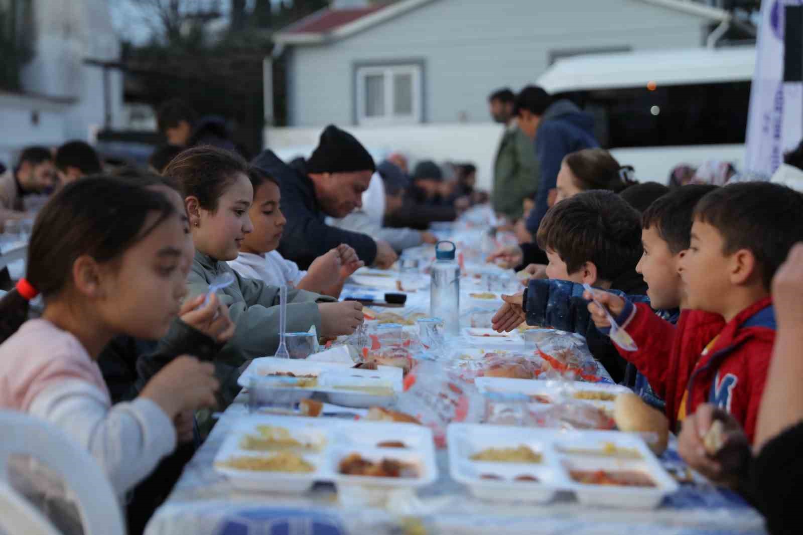 Akköylüler, Didim Belediyesi’nin iftar sofrasında buluştu