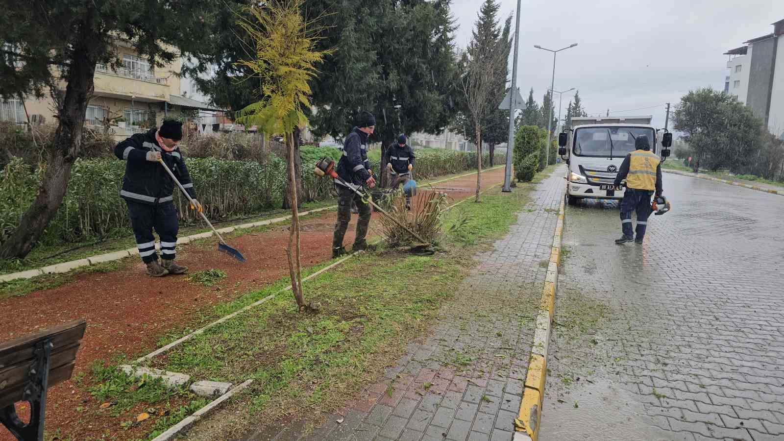 Büyükşehir ekiplerinden Nazilli yürüyüş yolunda bakım çalışması