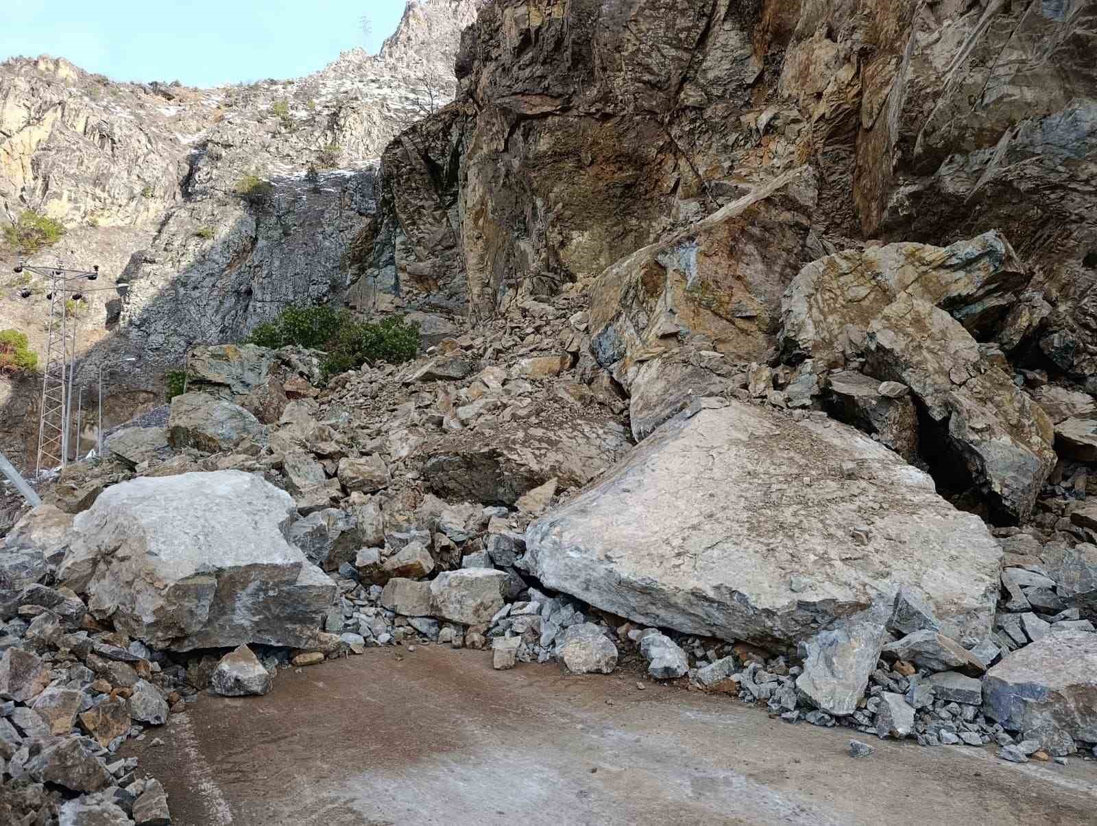 Prof. Dr. Selçuk Alemdağ: "Doğu Karadeniz’de yanlış yol planlaması ve yer seçimi heyelan ve kaya düşmesi riskini tetikliyor"