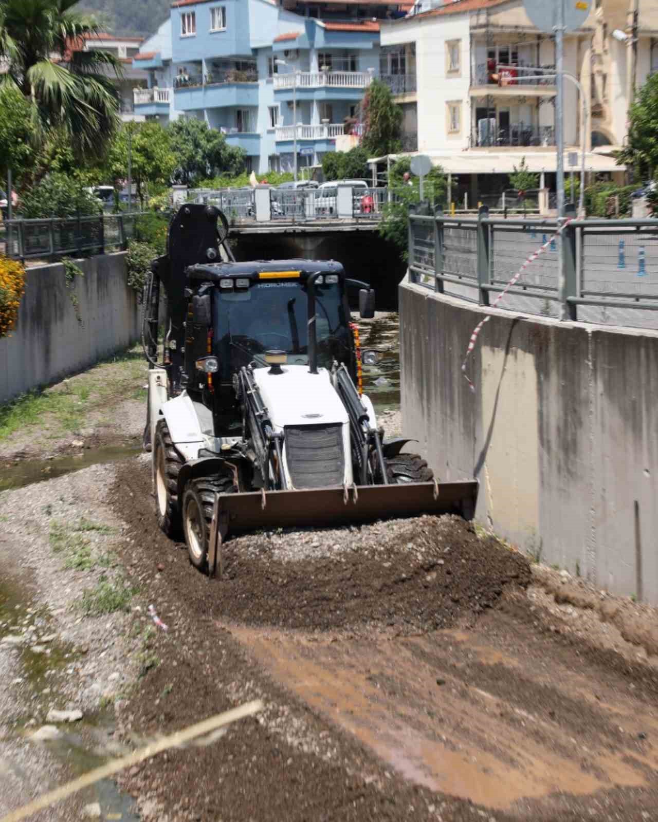 Marmaris’te 15 bin 200 metre dere temizliği yapıldı