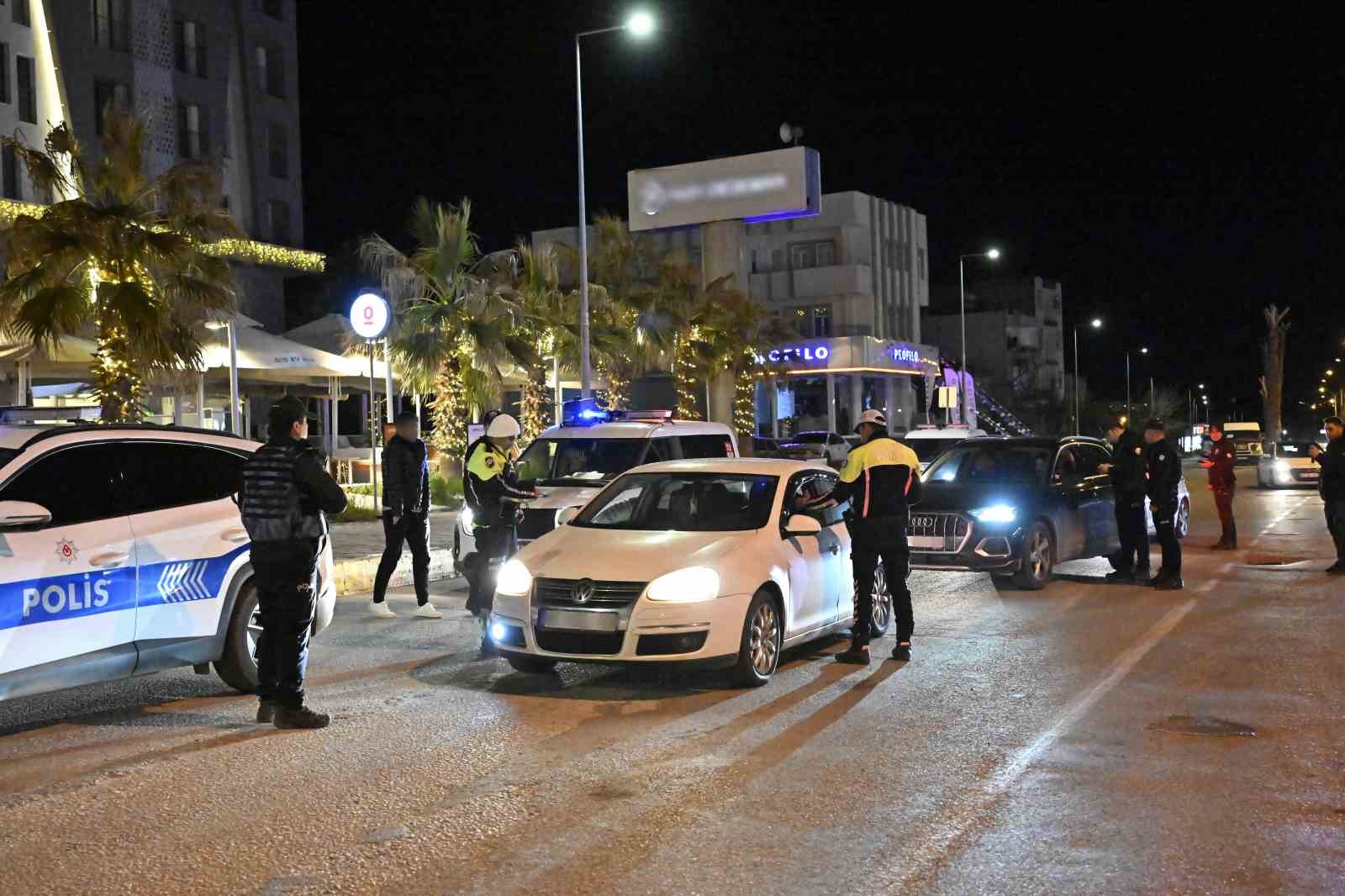 Adıyaman’da, 2 bin 305 kişinin kimliği kontrol edildi