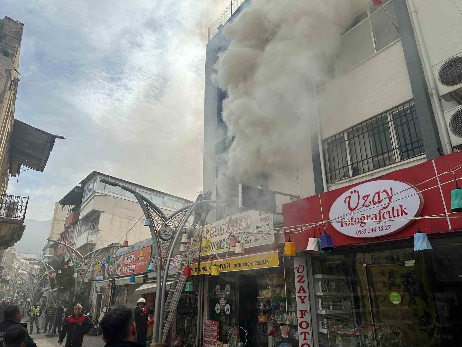Hatay’da oyuncakçı dükkanında korkutan yangın