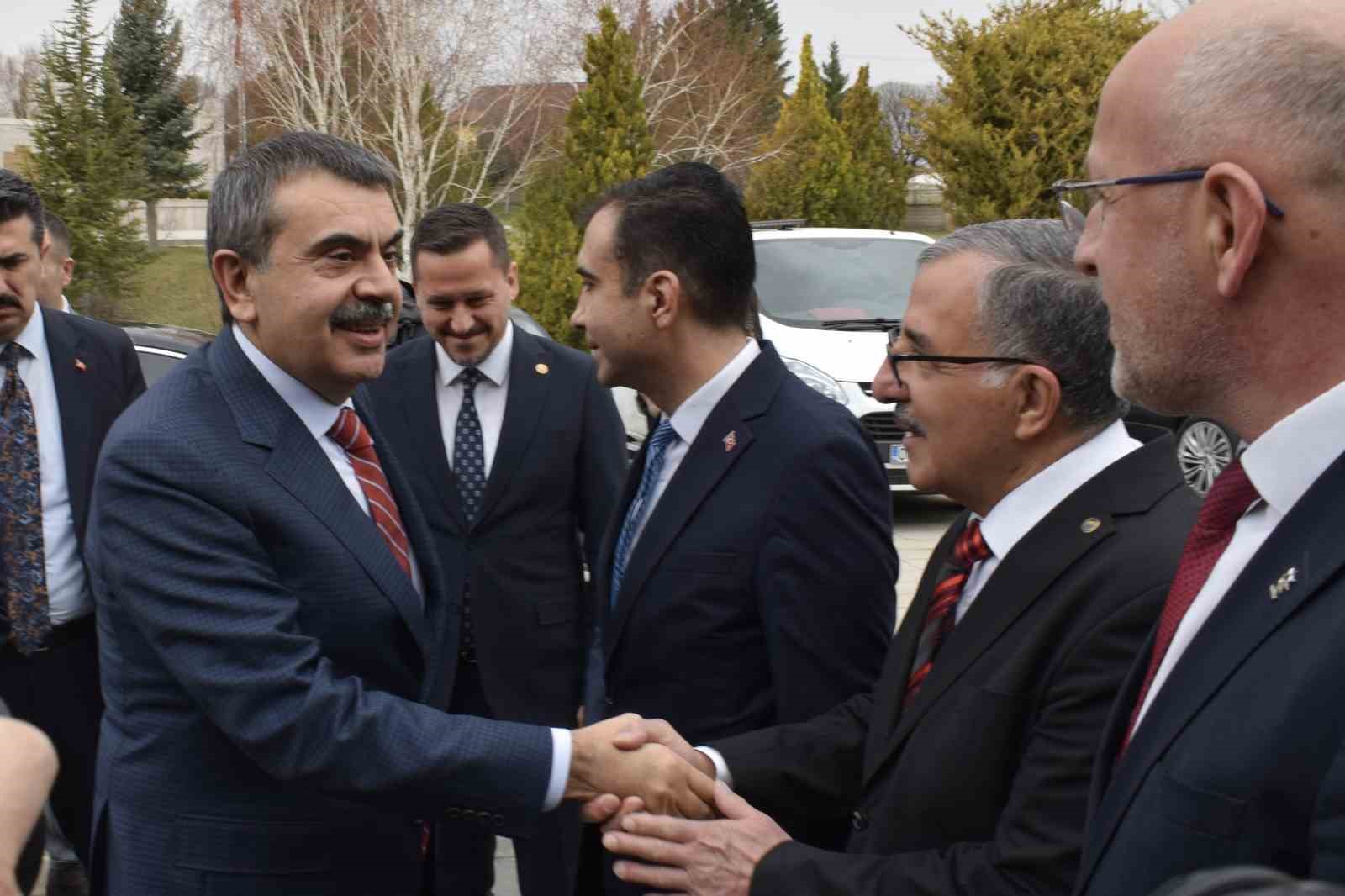 Bakan Tekin: "Eğitim çalışanlarına yönelik şiddetin azaltılması için çaba gösteriyoruz"