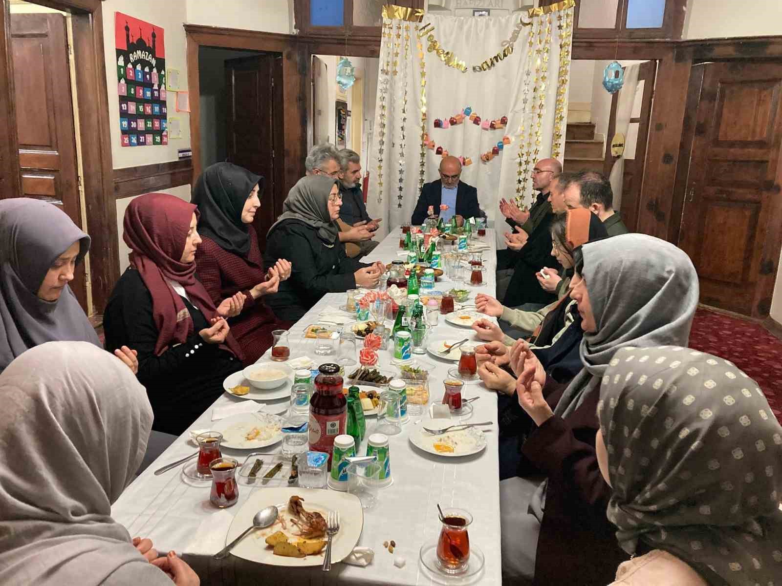 Müftü İmamoğlu: "Ramazan ayı insanlar arasındaki dayanışma ve kaynaşma ruhunu pekiştiriyor"