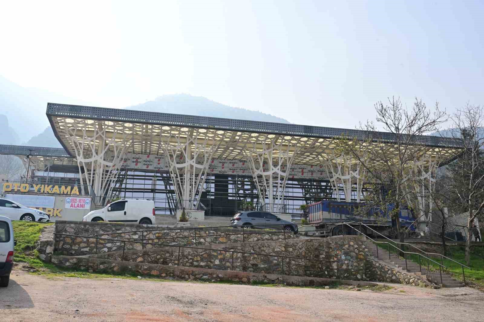 Piremir’de yol yarılandı