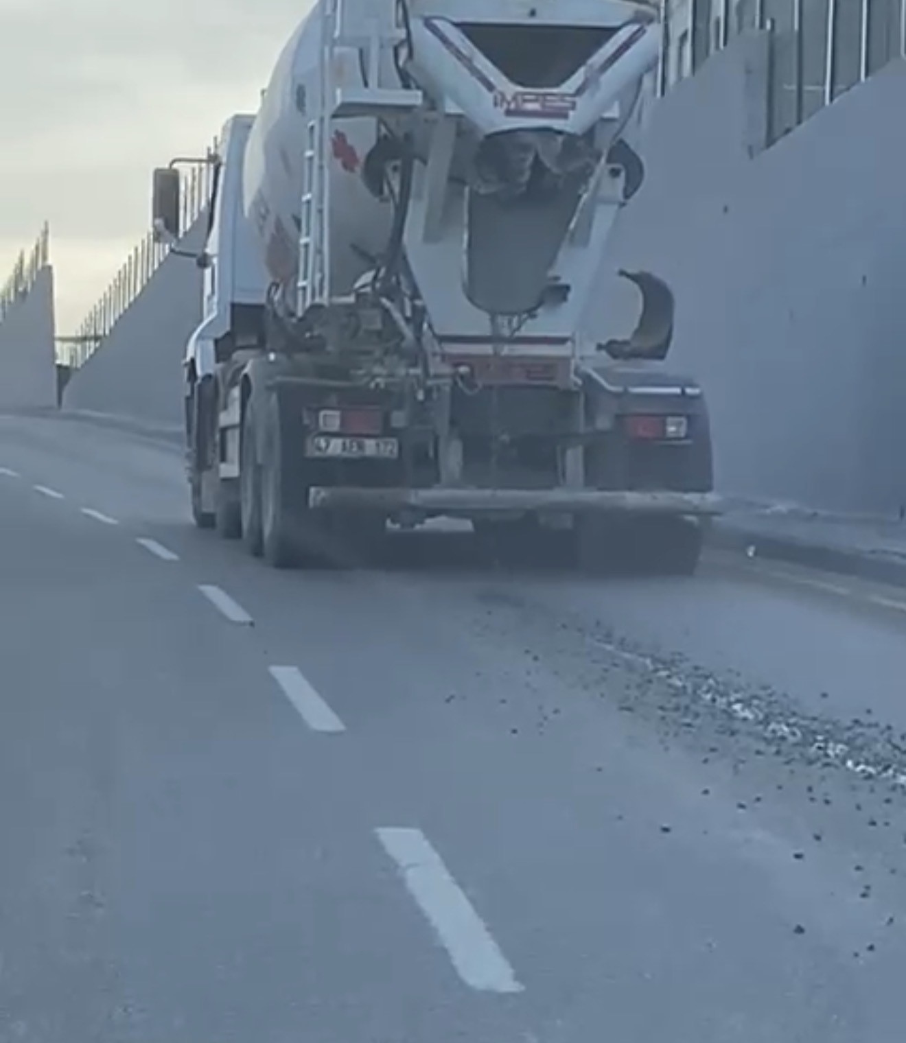 Yola beton döken sürücüye 3 bin TL ceza