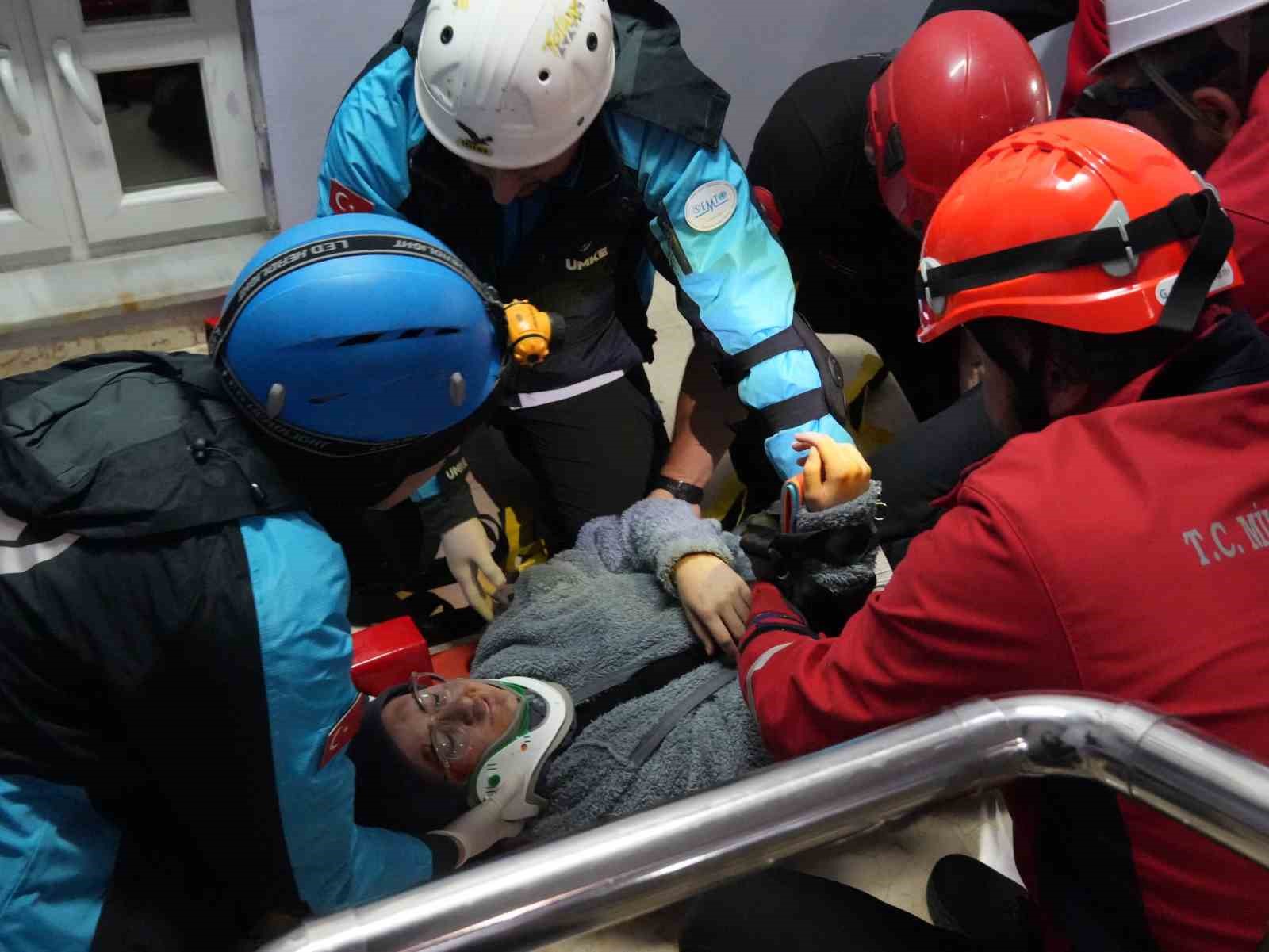 Deprem tatbikatı gerçeği aratmadı