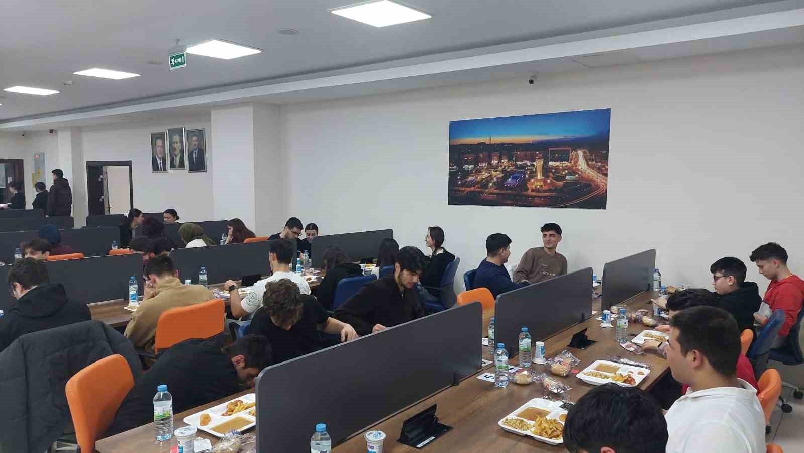 Sincanlı gençlerin ders durağı: Millet kıraathaneleri