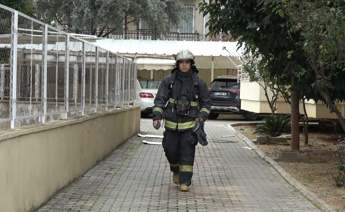Alanya’da apartman dairesinde yangın çıktı