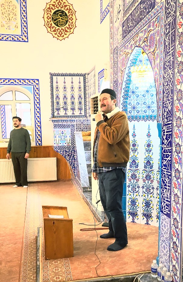 Müezzin "Kâbe’de Hacılar" ilahisini okudu, öğrenciler eşlik etti