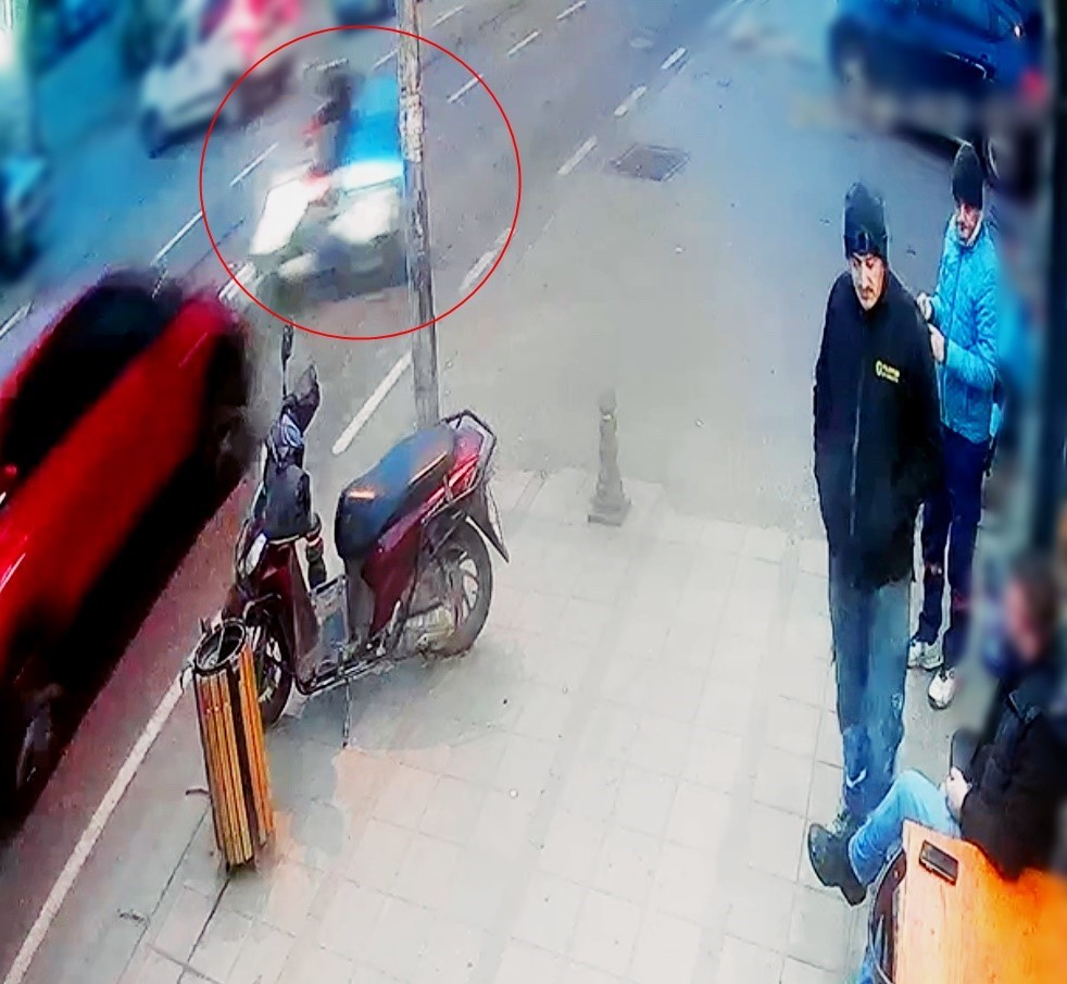 Çorlu’da otomobille çarpışan motosikletlinin yaralandığı kaza kamerada