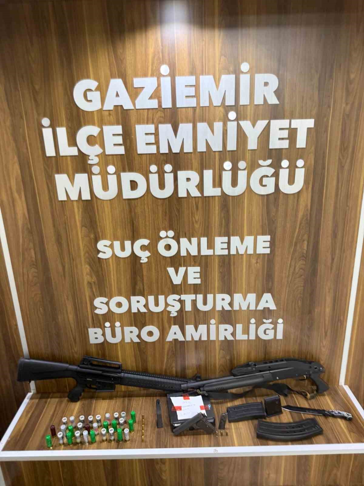 İzmir’de gasp ve yağma iddiasıyla 3 şüpheli yakalandı