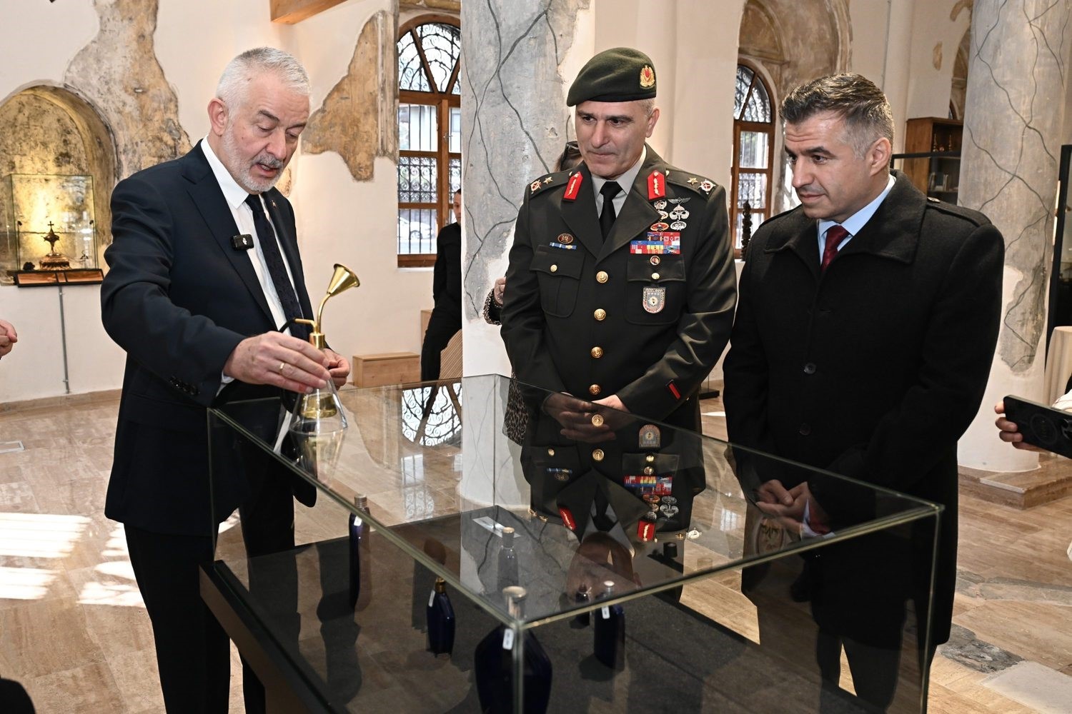 Atatürk’ün kullandığı koku ve kolonya şişeleri Misparta Koku Müzesi’nde sergileniyor