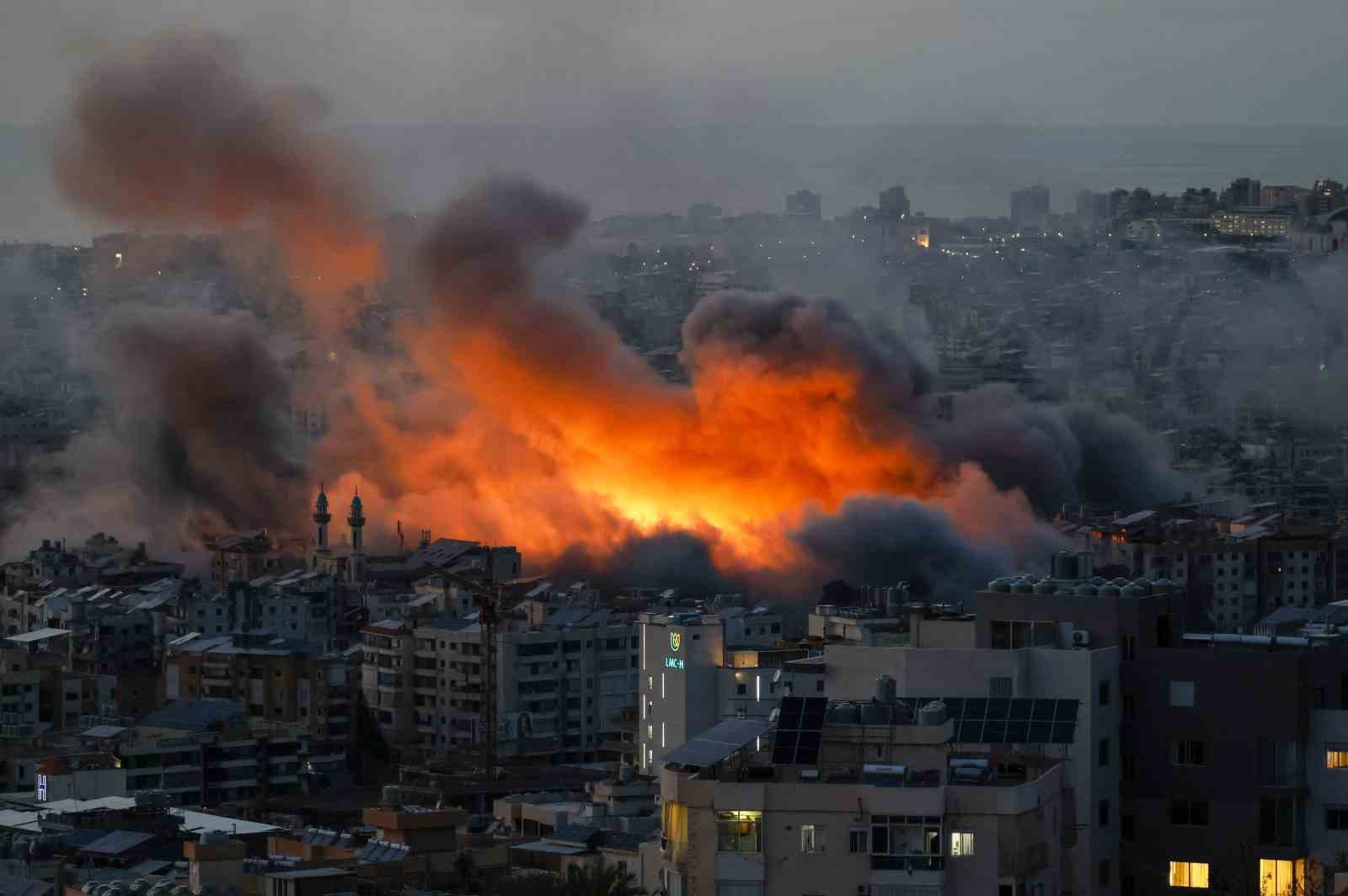 İsrail: "Lübnan’a yönelik saldırılarda İran ve Hizbullah’a ait karargahlar imha edildi"