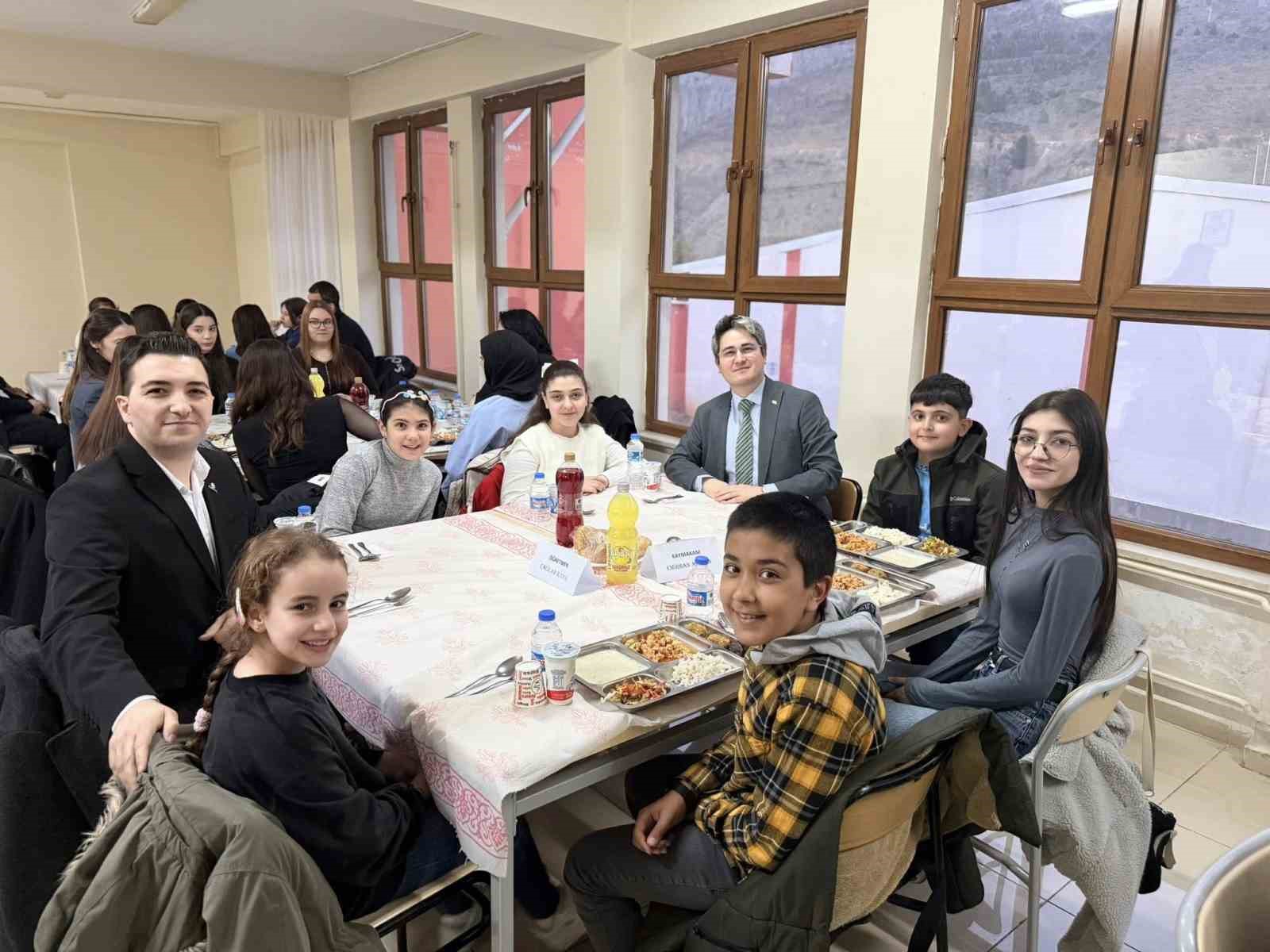 Kemaliye’de öğrencilerle iftar programı düzenlendi