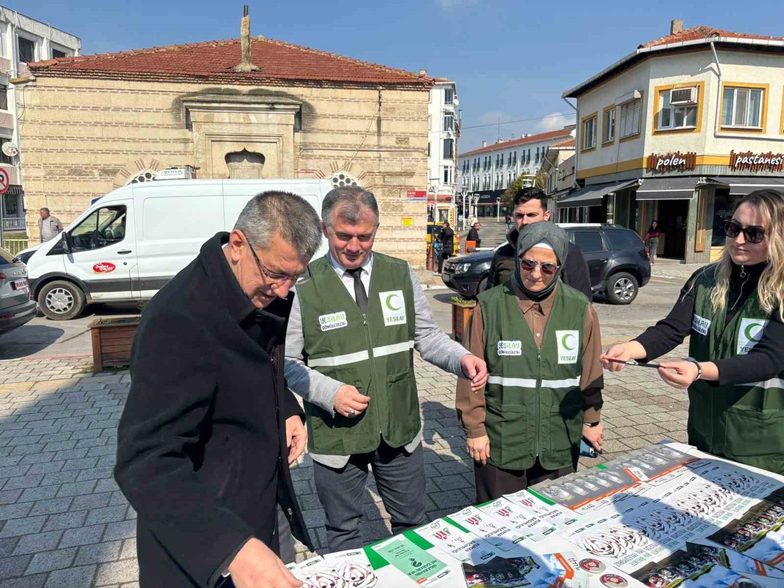 Babaeski’de Yeşilay bilgilendirme standı kuruldu