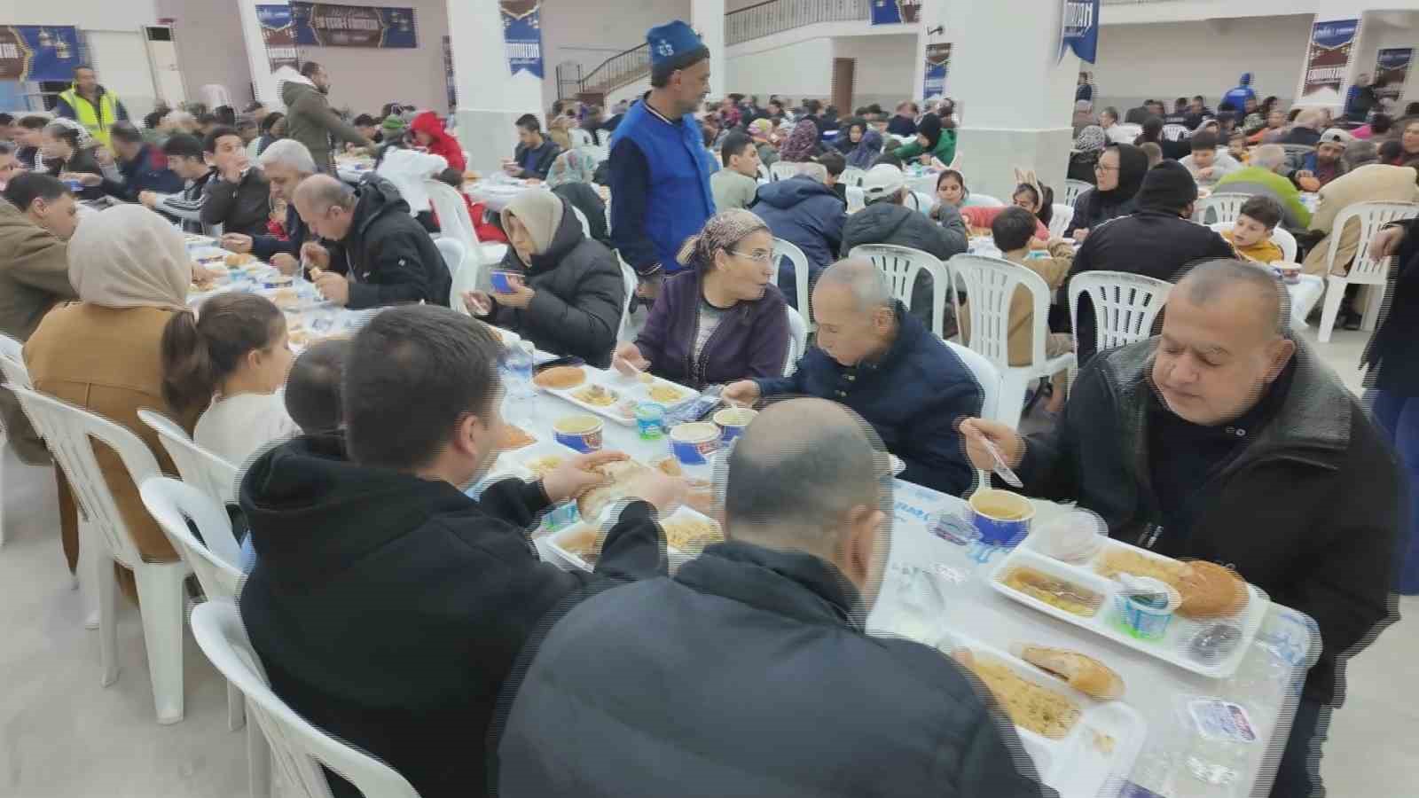 Antakya Belediyesi, Ramazan ayı boyunca her gün bin kişiye iftar veriyor