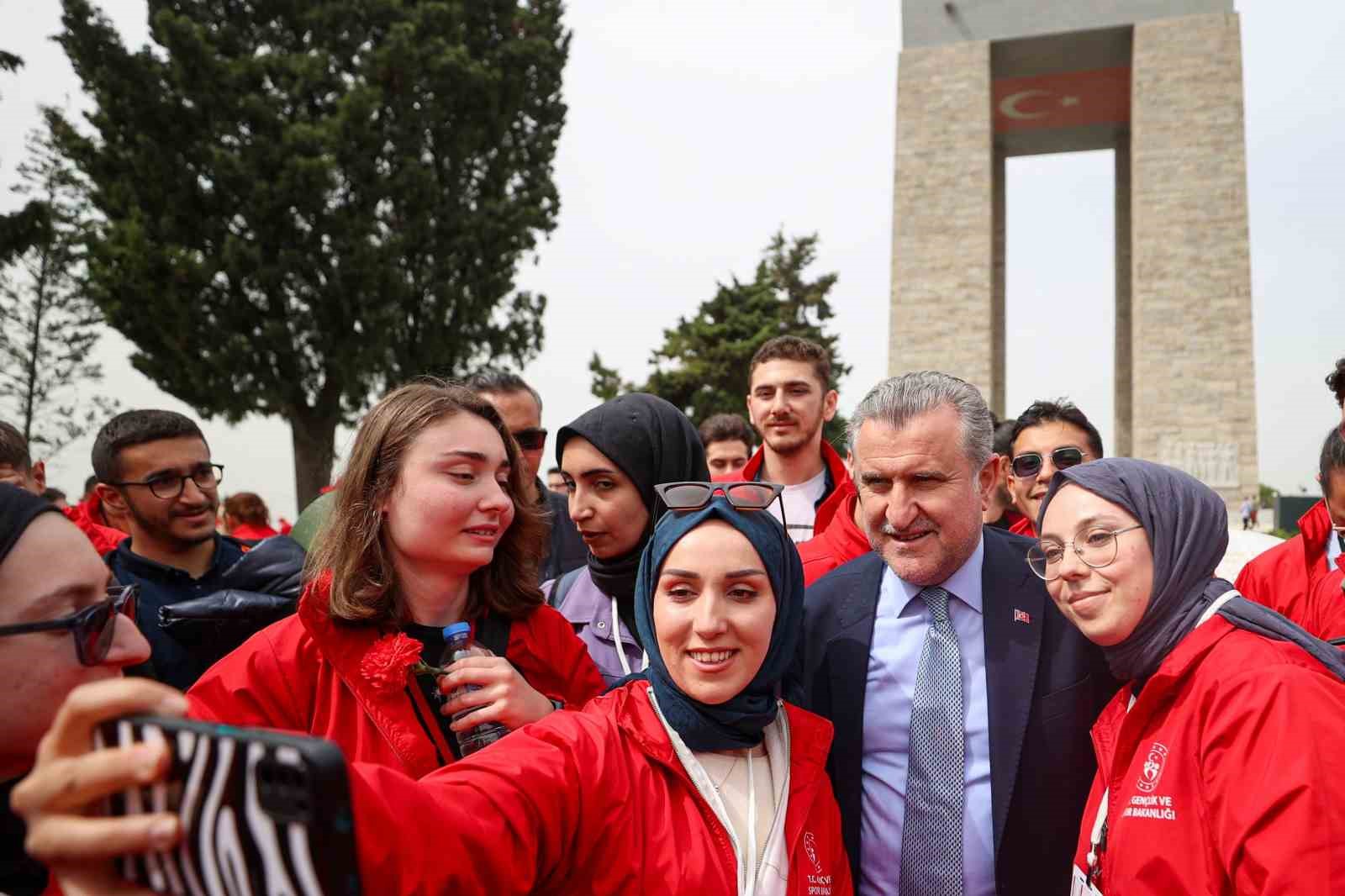 Bakan Bak: "Kadın sporcularımızla gurur duyuyoruz"