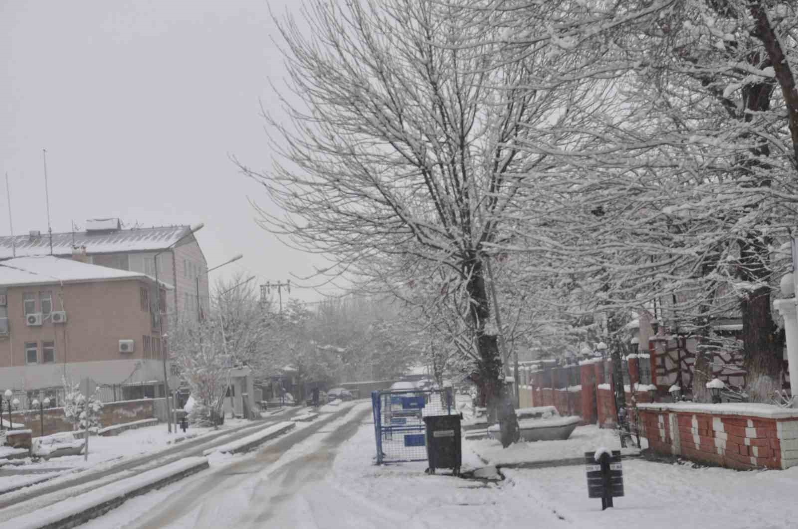 Bulanık Mart ayında beyaz büründü