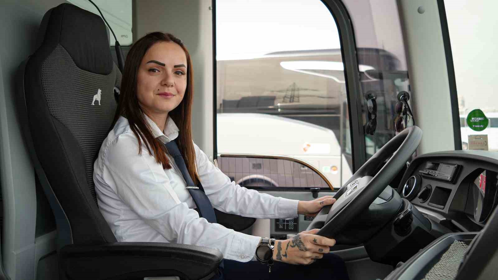 Hostesken otobüs kaptanı olan Serenay Göç: "Kadınlarımız her alanda olmalı"