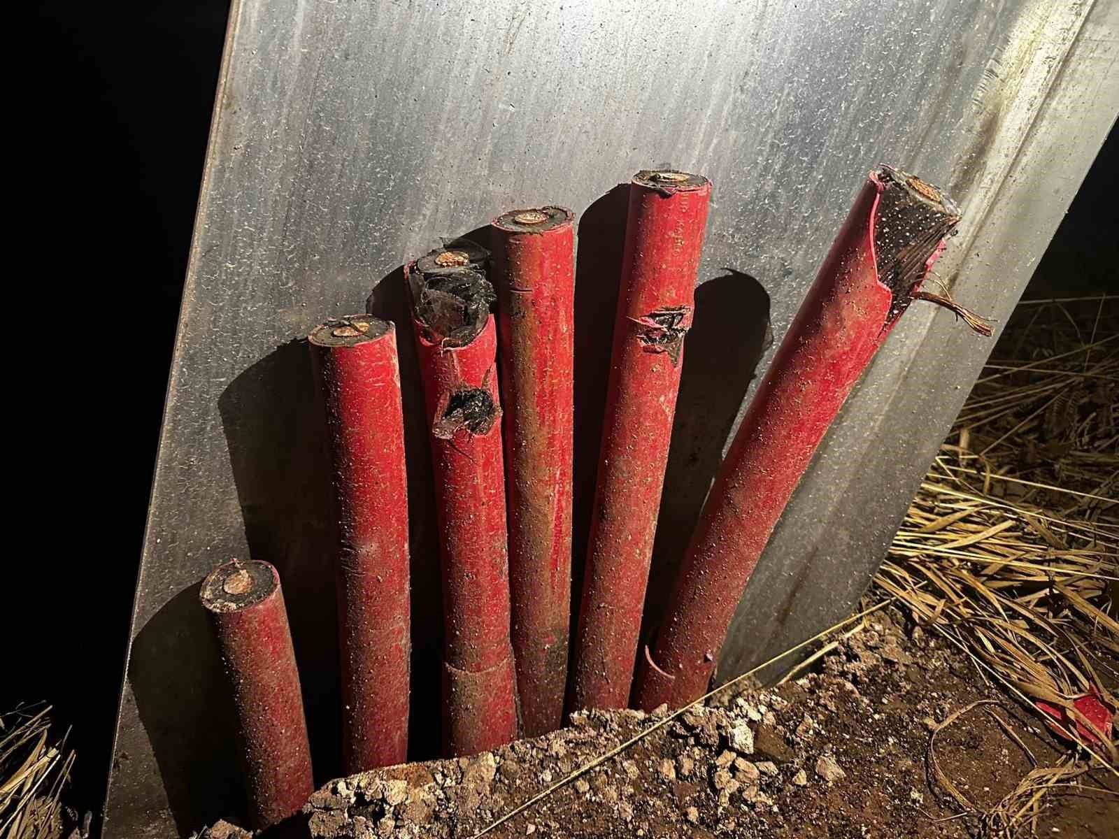 Vinç kiralayarak 1 milyon TL’lik kablo çaldılar