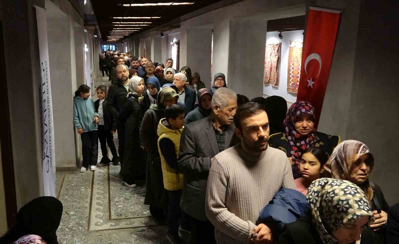 Gaziantep’te ’Mukaddes Emanetler Sergisi’ne yoğun ilgi: Uzun kuyruklar oluştu