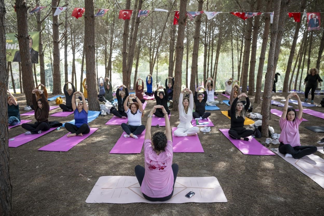 Mersin’de kadınlar doğada yoga ve sanatla buluştu
