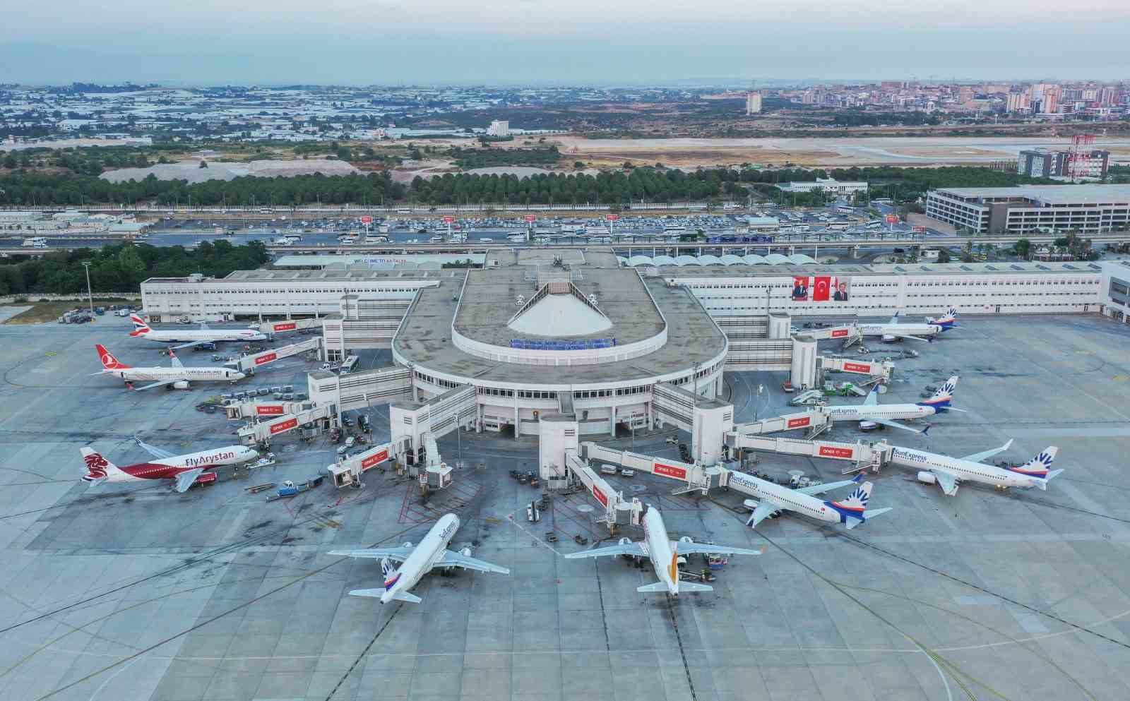 Şubat ayında havayoluyla seyahat edenlerin sayısı 45 ilin nüfusunu aştı