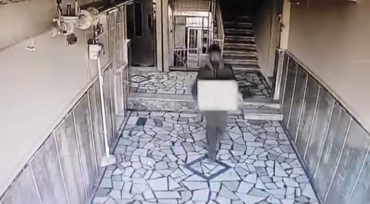 Diyarbakır’da garip hırsızlık girişimi: Önce çaldı, sonra geri bırakıp kameraya ’karışmadım’ el işaretini yaptı